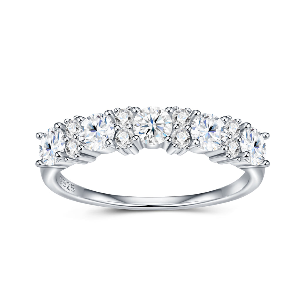 A Luxurious And Fashionable Minimalist Jewelry Ring Featuring Top-quality Moissanite, Made Of S925 Silver Electroplated With Platinum.