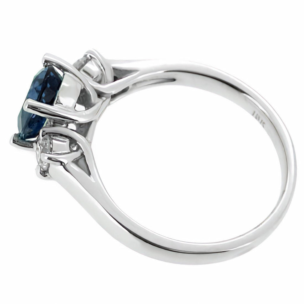 Oval Blue Sapphire & Diamond 3-Stone Engagement Ring in 14kt Gold